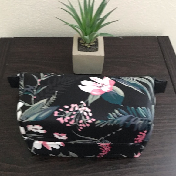 Kate Spade Wilson Road Botanical Jodi Cosmetic Bag - Picture 3 of 7